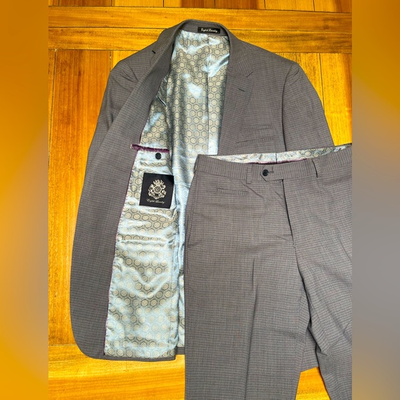English Laundry suit - Picture 1 of 6